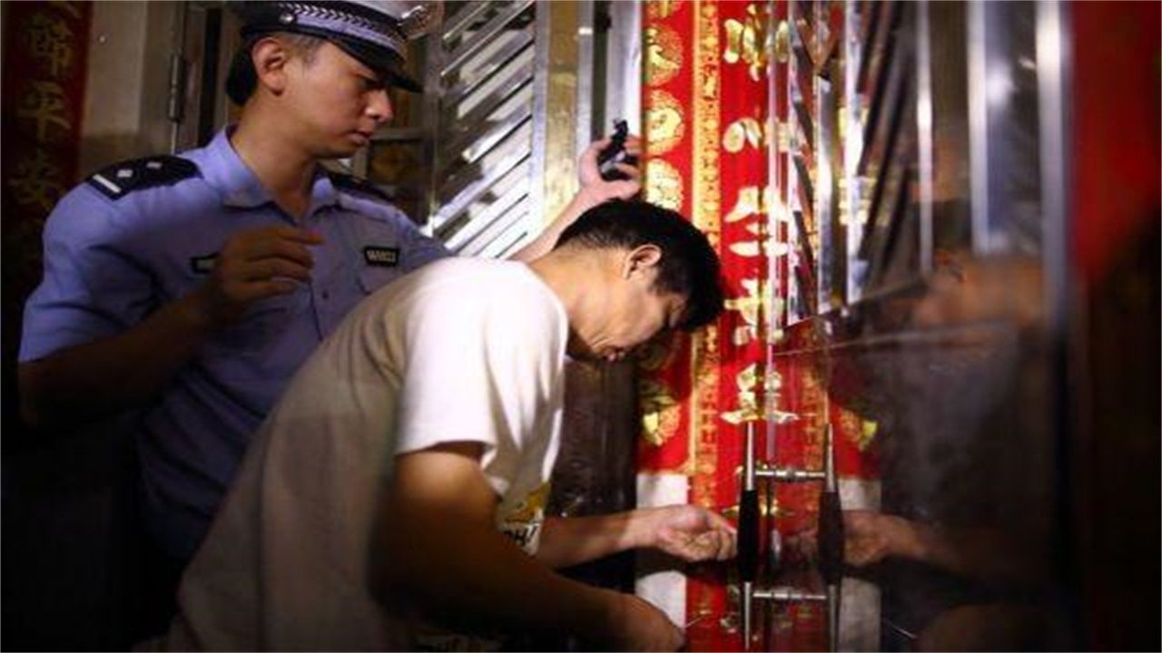 防城港请开锁师傅开了锁后，师傅为什么一般都不进门，就算主人请也不进去？